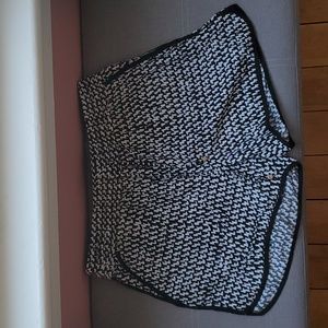 Black and white print shorts. Size medium.